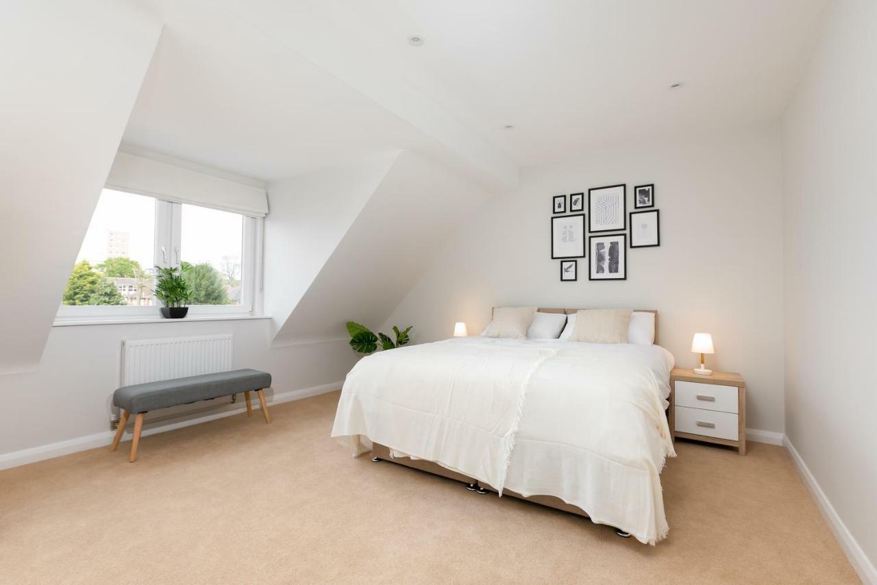 Turtle And Rabbit - Comfortable And Spacious Houses Slough Esterno foto